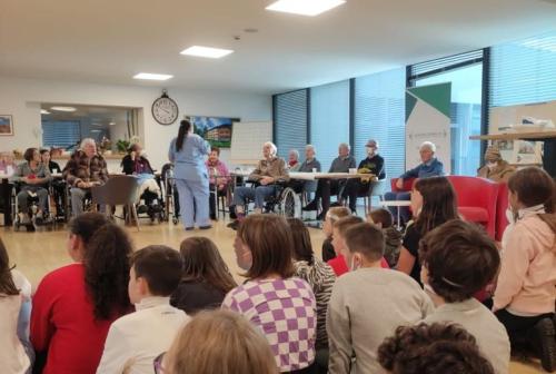 rsa-Nuova-colonia-castagnata-anziani-e-bambini-2