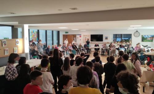 rsa-Nuova-colonia-castagnata-anziani-e-bambini-6